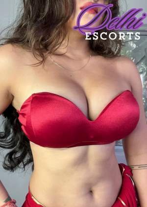 Beautiful Call Girls In Dwarka  with a charming smile for a perfect date night