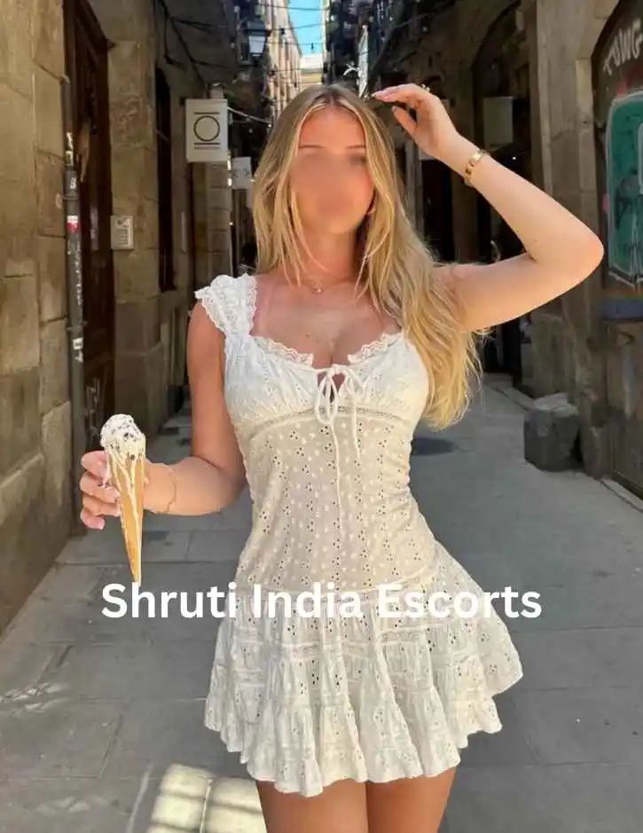 Shefali High-class Delhi escort offering a premium girlfriend experience in Delhi